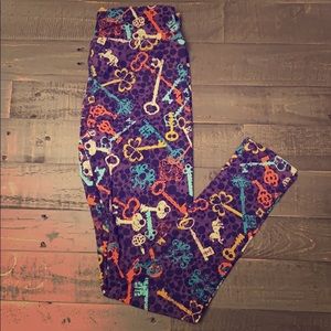 Keys! LulaRoe OS leggings. Never worn without tags